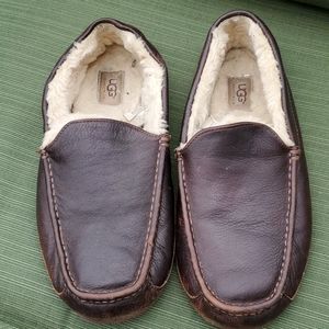 UGG ASCOT LEATHER SLIPPER